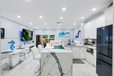 Touwnhouse à vendre à Pembroke Pines, Floride: 2 chambres, 121.89 m2 № 1881488 - photo 6
