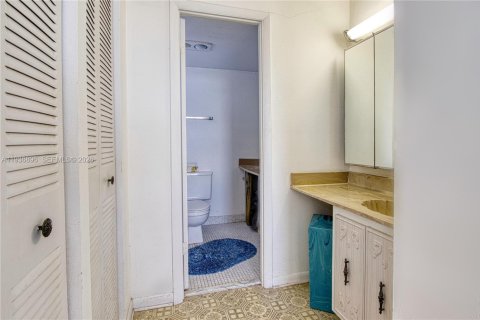 Купить кондоминиум в Майами-Бич, Флорида 1 спальня, 90.12м2, № 2002996 - фото 12