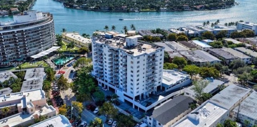 Кондоминиум с 1 спальней в Майами-Бич, Флорида № 2002996