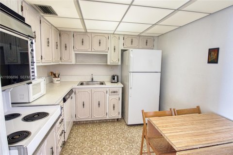 Купить кондоминиум в Майами-Бич, Флорида 1 спальня, 90.12м2, № 2002996 - фото 13