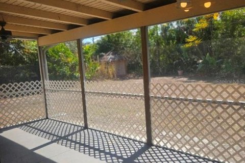 House in Port Charlotte, Florida 3 bedrooms, 105.91 sq.m. № 2109118 - photo 22
