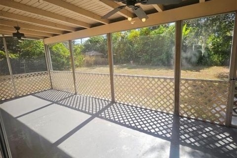 House in Port Charlotte, Florida 3 bedrooms, 105.91 sq.m. № 2109118 - photo 13