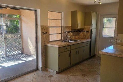 House in Port Charlotte, Florida 3 bedrooms, 105.91 sq.m. № 2109118 - photo 11