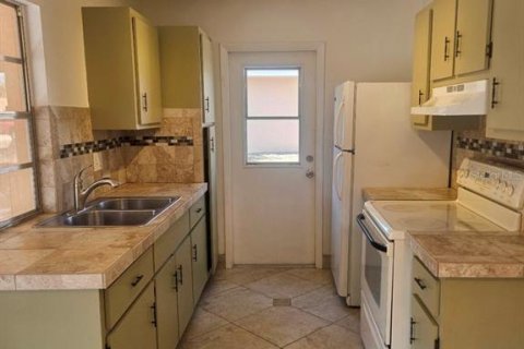 House in Port Charlotte, Florida 3 bedrooms, 105.91 sq.m. № 2109118 - photo 9