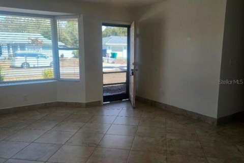 House in Port Charlotte, Florida 3 bedrooms, 105.91 sq.m. № 2109118 - photo 6