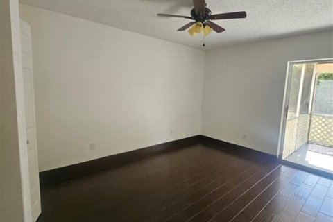 House in Port Charlotte, Florida 3 bedrooms, 105.91 sq.m. № 2109118 - photo 17