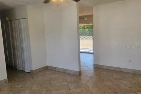 House in Port Charlotte, Florida 3 bedrooms, 105.91 sq.m. № 2109118 - photo 7
