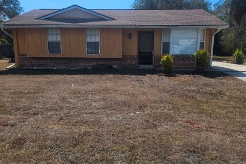 House in Port Charlotte, Florida 3 bedrooms, 105.91 sq.m. № 2109118