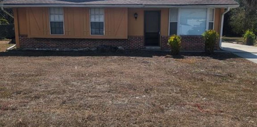 House in Port Charlotte, Florida 3 bedrooms, 105.91 sq.m. № 2109118