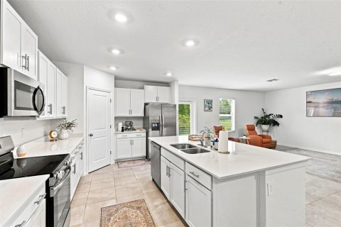 Casa en venta en Bradenton, Florida, 5 dormitorios, 205.69 m2 № 2312296 - foto 3