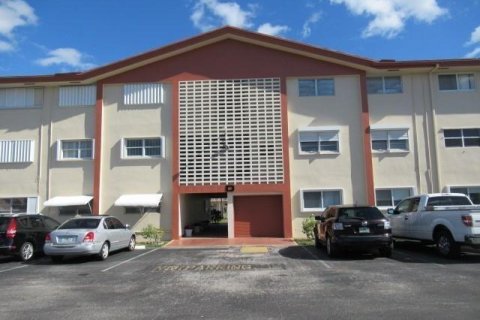 Condominio en venta en Hollywood, Florida, 2 dormitorios, 81.75 m2 № 2245327 - foto 9