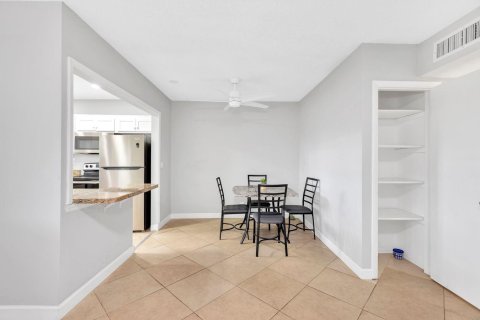 Condominio en venta en Hollywood, Florida, 2 dormitorios, 81.75 m2 № 2245327 - foto 11