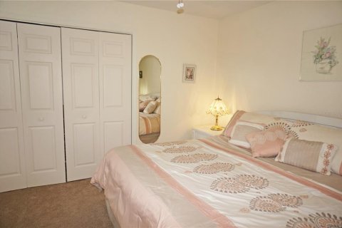 House in Punta Gorda, Florida 3 bedrooms, 180.42 sq.m. № 1913724 - photo 30