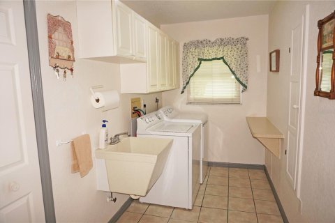 House in Punta Gorda, Florida 3 bedrooms, 180.42 sq.m. № 1913724 - photo 15