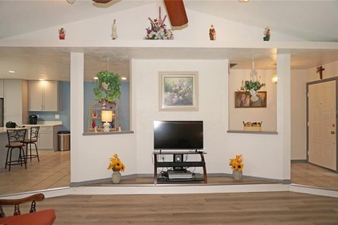 House in Punta Gorda, Florida 3 bedrooms, 180.42 sq.m. № 1913724 - photo 8