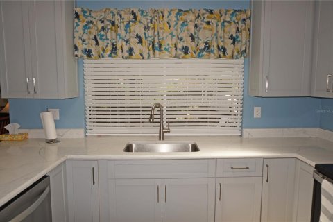 House in Punta Gorda, Florida 3 bedrooms, 180.42 sq.m. № 1913724 - photo 11