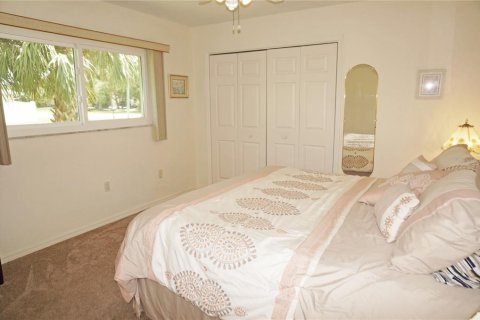House in Punta Gorda, Florida 3 bedrooms, 180.42 sq.m. № 1913724 - photo 29