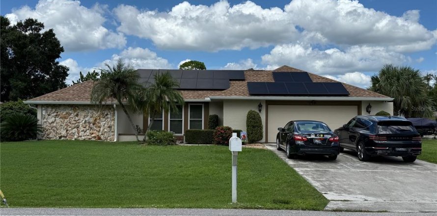 House in Punta Gorda, Florida 3 bedrooms, 180.42 sq.m. № 1913724