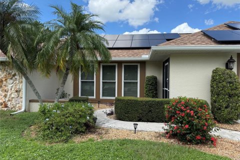 House in Punta Gorda, Florida 3 bedrooms, 180.42 sq.m. № 1913724 - photo 3