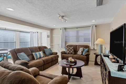 Villa ou maison à louer à Sarasota, Floride: 2 chambres, 87.42 m2 № 2125752 - photo 3