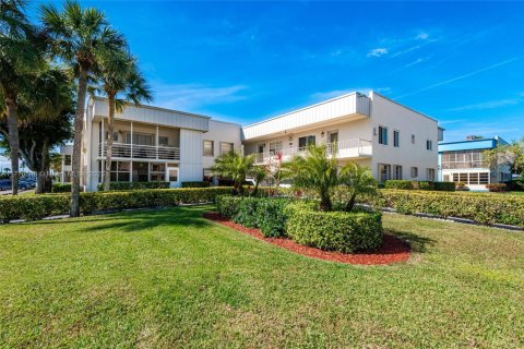 Condo in Delray Beach, Florida, 2 bedrooms  № 1691970 - photo 23