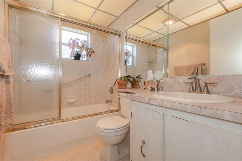Condo in Delray Beach, Florida, 2 bedrooms  № 1691970 - photo 13