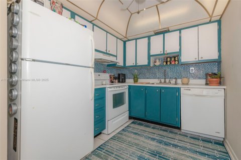 Condo in Delray Beach, Florida, 2 bedrooms  № 1691970 - photo 8