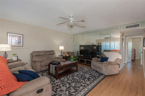 Condo in Delray Beach, Florida, 2 bedrooms  № 1691970 - photo 2