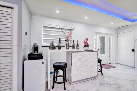 Casa en venta en Hollywood, Florida, 3 dormitorios, 247.03 m2 № 2189309 - foto 3