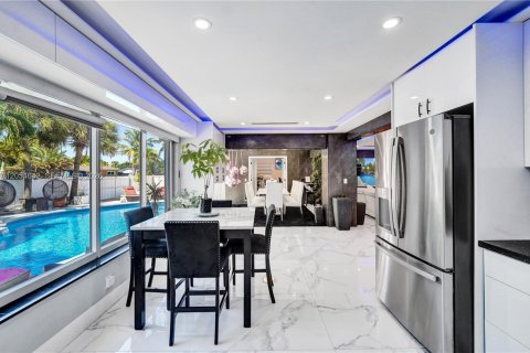 Casa en venta en Hollywood, Florida, 3 dormitorios, 247.03 m2 № 2189309 - foto 4