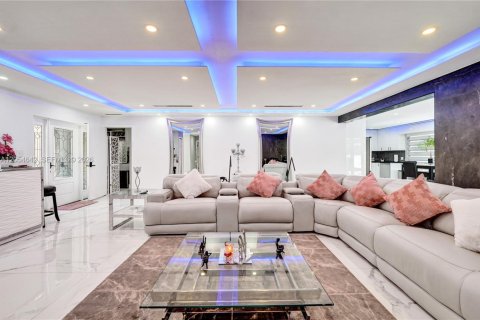 Casa en Hollywood, Florida 3 dormitorios, 247.03 m2 № 2189309