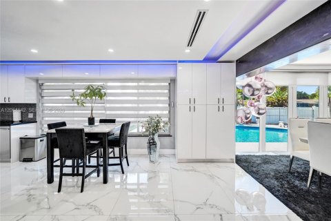 Casa en venta en Hollywood, Florida, 3 dormitorios, 247.03 m2 № 2189309 - foto 8