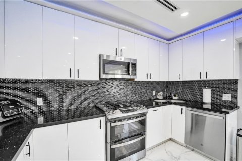 Casa en venta en Hollywood, Florida, 3 dormitorios, 247.03 m2 № 2189309 - foto 7