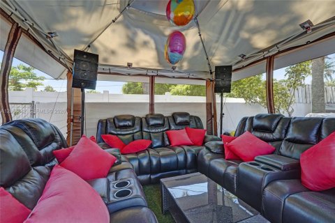 Casa en venta en Hollywood, Florida, 3 dormitorios, 247.03 m2 № 2189309 - foto 26