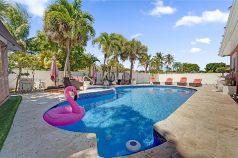 Casa en venta en Hollywood, Florida, 3 dormitorios, 247.03 m2 № 2189309 - foto 2