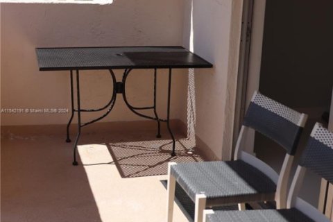 Condo in Hallandale Beach, Florida, 2 bedrooms  № 1764198 - photo 28