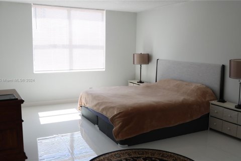 Condo in Hallandale Beach, Florida, 2 bedrooms  № 1764198 - photo 11