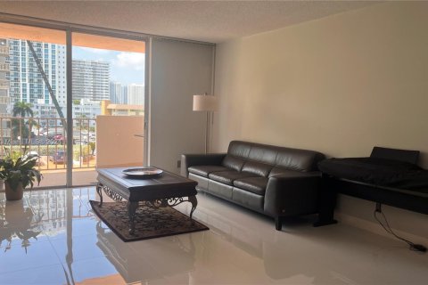 Condo in Hallandale Beach, Florida, 2 bedrooms  № 1764198 - photo 8