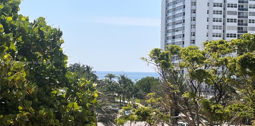 Condo in Hallandale Beach, Florida, 2 bedrooms № 1764198