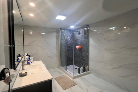 Condo in Hallandale Beach, Florida, 2 bedrooms  № 1764198 - photo 17