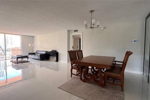 Condo in Hallandale Beach, Florida, 2 bedrooms  № 1764198 - photo 10