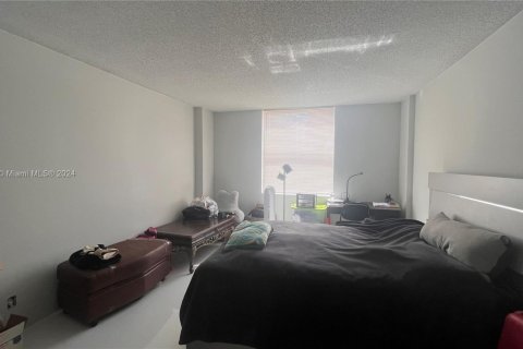 Condo in Hallandale Beach, Florida, 2 bedrooms  № 1764198 - photo 18