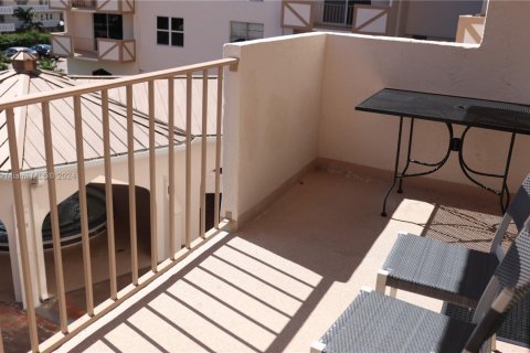 Condo in Hallandale Beach, Florida, 2 bedrooms  № 1764198 - photo 26