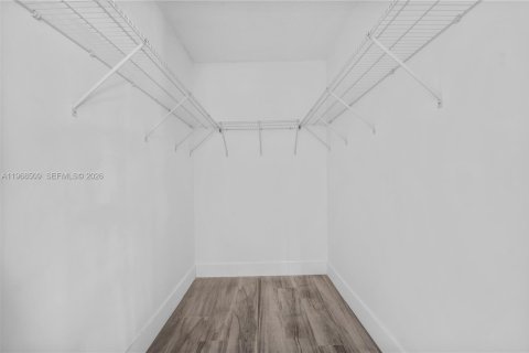 Снять в аренду виллу или дом в Майами-Гарденс, Флорида 2 спальни, 111.48м2, № 2031590 - фото 20