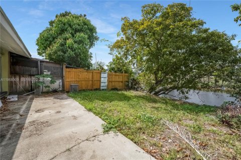 Снять в аренду виллу или дом в Майами-Гарденс, Флорида 2 спальни, 111.48м2, № 2031590 - фото 28