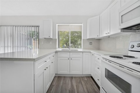 Снять в аренду виллу или дом в Майами-Гарденс, Флорида 2 спальни, 111.48м2, № 2031590 - фото 4