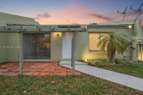 Дом в Майами-Гарденс, Флорида 2 спальни, 111.48м2 № 2031590