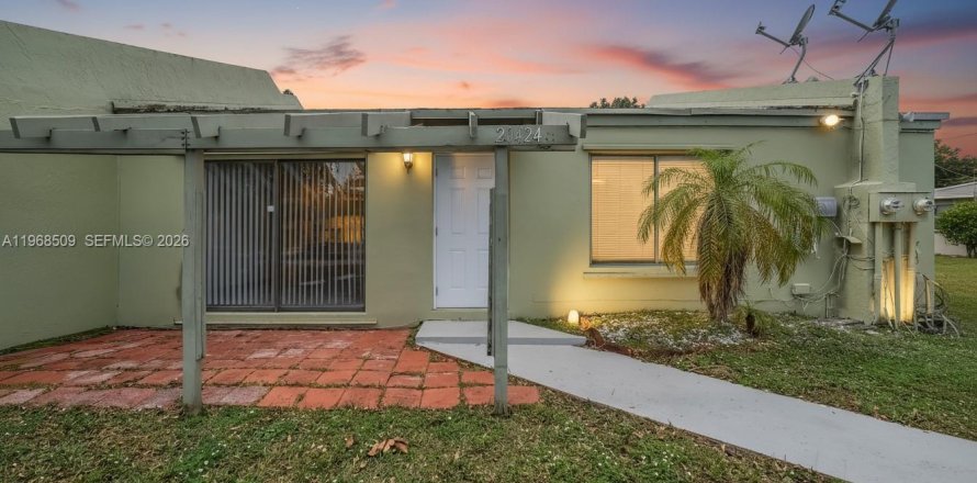 Дом в Майами-Гарденс, Флорида 2 спальни, 111.48м2 № 2031590