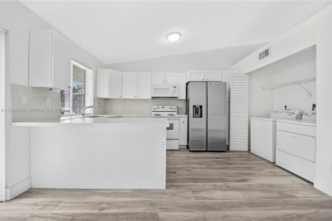 Снять в аренду виллу или дом в Майами-Гарденс, Флорида 2 спальни, 111.48м2, № 2031590 - фото 5