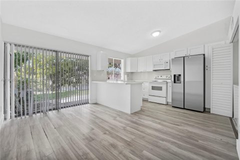 Снять в аренду виллу или дом в Майами-Гарденс, Флорида 2 спальни, 111.48м2, № 2031590 - фото 6